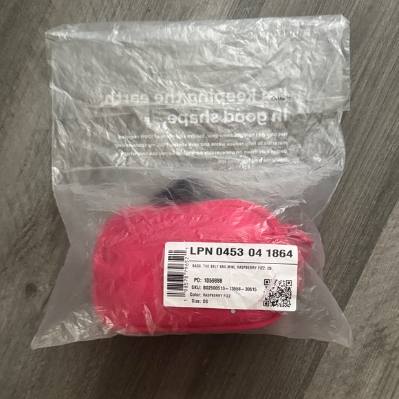 Fabletics Raspberry Fizz MINI Belt Bag BNWT - Picture 8 of 8